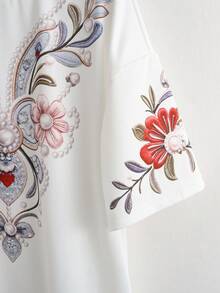 Franclia Camiseta de mujer, bordado falso, camiseta con estampado gráfico decorado con perlas falsas, camiseta holgada de cuello redondo y manga murciélago, camiseta elegante de mujer, adecuada para uso diario y citas, top de manga corta de mujer, top con patrón de diamantes de perlas, top de verano de mujer, camiseta con patrón de bordado falso - Blanco - Ver 4