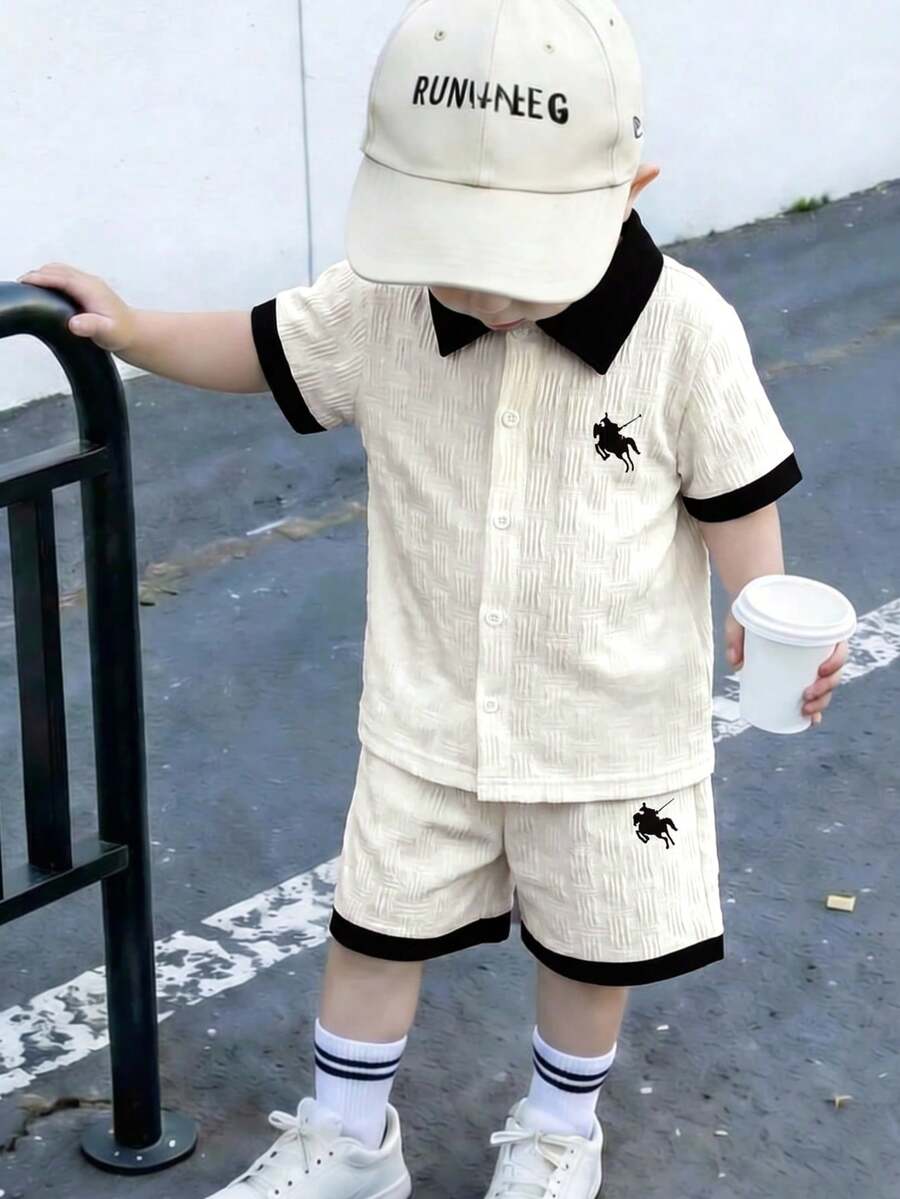 Genkimix Kids Bộ 2 món áo và quần short thời trang cho bé trai, chất liệu mềm mại và thoải mái, thích hợp cho các hoạt động ngoài trời, chụp ảnh, thể thao và nhiều dịp khác, là món đồ cần thiết cho mùa hè, vừa thời trang vừa đa năng.