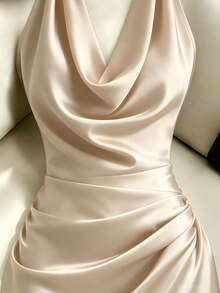 Elegante vestido marrón de moda nueva con cuello drapeado, pliegues en la cintura para un ajuste ceñido, sexy, elegante, estiloso, vestido mini ajustado marrón - Champán - Ver 4