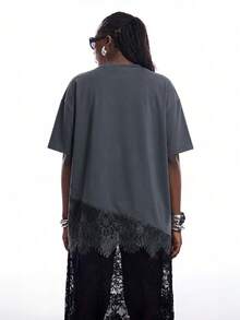 SHEIN EZwear 大码不对称下摆蕾丝宽松短袖T恤，夏季上衣，不对称蕾丝衬衫，女士大码T恤，深灰色 - 深灰色 - 查看 2