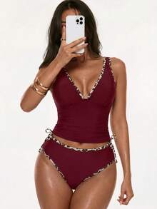 Oceva Bộ 2 món tankini nữ mùa hè phong cách tối giản đi biển, áo crop top nhún bèo phối viền màu trơn & họa tiết da báo, quần cạp cao phối viền màu trơn & họa tiết da báo dáng tam giác - Màu Đỏ Sâu - Xem 4