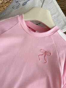 SHEIN 女嬰 2件/套 粉色條紋春季套裝 可愛夏季度假運動日常 寬鬆刺繡套裝 短澎澎袖上衣&條紋長褲 - 粉色 - 查看 4