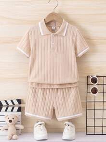 SHEIN Streecool Kids 2件組小男孩對比飾邊羅紋 Polo 衫與短褲休閒套裝 2 件套(4-7歲)，針織米色夏季運動套裝 - 杏色 - 查看 3