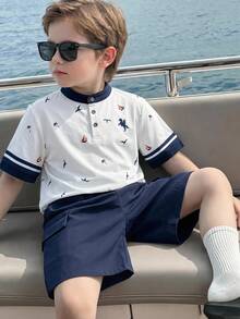 SHEIN 2件組 青少年男孩白色夏季復古家庭套裝，白色領 Polo 衫配小島印花，海軍藍短褲，休閒舒適穿搭 - 白色 - 查看 5