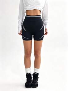 Easithlete Easithlete 运动V腰撞色紧身瑜伽骑行短裤，女士无缝运动裤，防走光健身跑步紧身裤 - 黑與白 - 查看 3