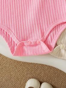 SHEIN 3件套女婴浅粉/玫瑰粉/乳白色罗纹面料连体衣，水果刺绣，吊带方领设计。柔软弹力罗纹面料，亲肤舒适，适合休闲和户外穿着。 - 彩色 - 查看 5