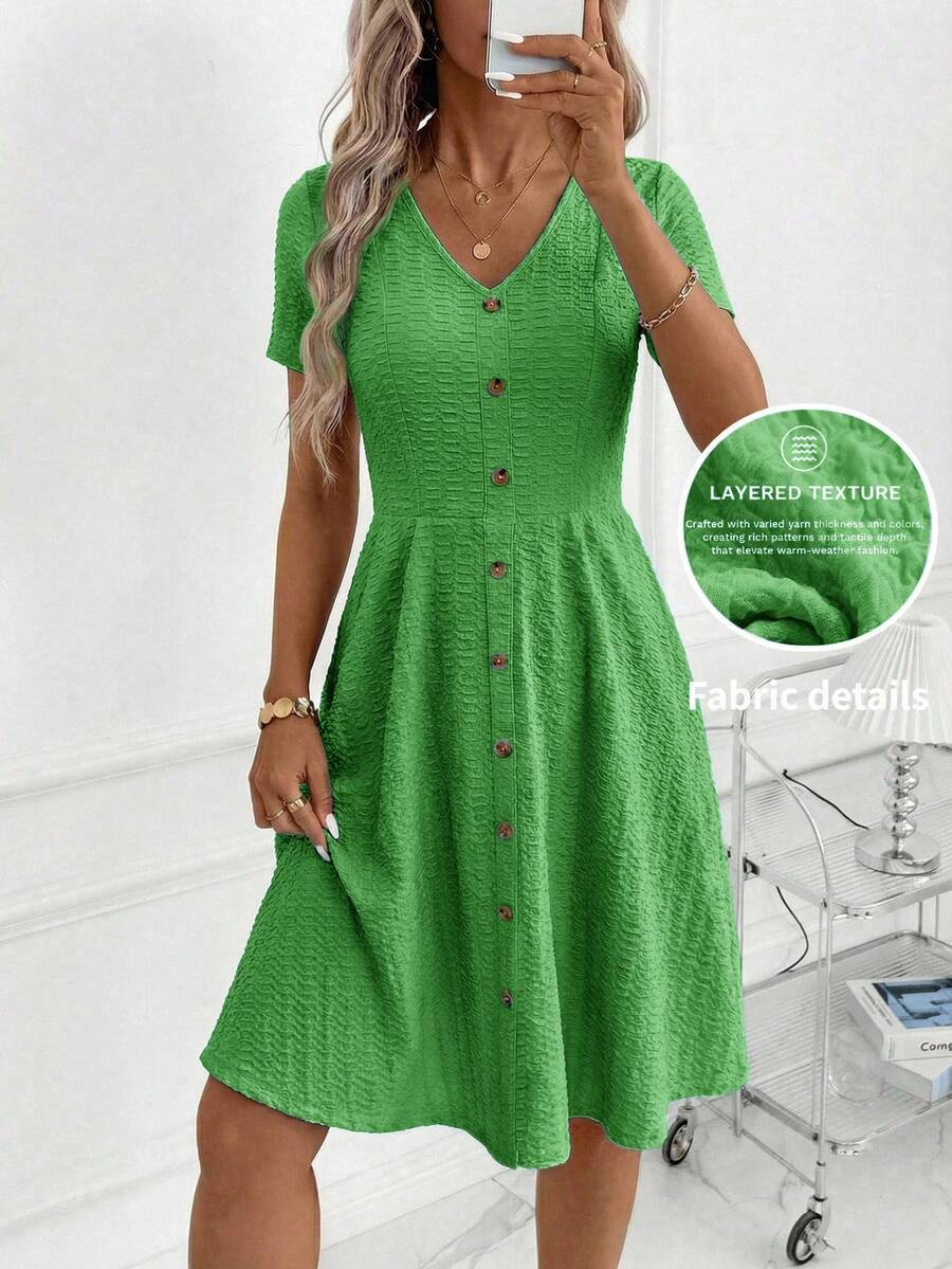 SHEIN Clasi Đầm nữ dáng suông tối giản, màu trơn, chất liệu vải có họa tiết, cổ chữ V, tay ngắn, thắt eo, thích hợp mặc đi làm hàng ngày, mùa hè. - màu xanh lá - Xem 1