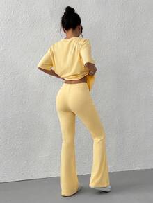 SHEIN EZwear 芥末黄针织字母刺绣T恤和喇叭裤套装 - 鵝黃色 - 查看 2