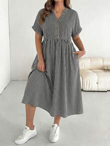 SHEIN Tall CURVE Damen Große Größen V-Ausschnitt gestreiftes gerafftes Casual Party Kleid - Schwarz und Weiss - Übersicht 7