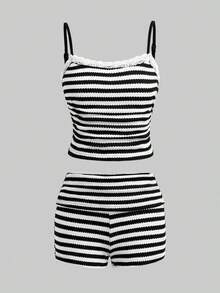 SHEIN Girlism Bộ 2 món cho bé gái/thiếu nữ mùa xuân/hè, gồm áo hai dây dệt kim sọc jacquard co giãn màu đen trắng và quần short ôm sát cạp thấp, thích hợp cho kỳ nghỉ, tiệc tùng, thường ngày, ngày Valentine, hẹn hò, đi biển, du thuyền, lễ hội, lễ Phục sinh. - Đen và trắng - Xem 4