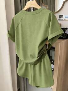 Resyla 大码女装套装，户外、度假及运动服饰，绿色清新百搭，优雅风格，适合返校季、街头摄影、居家及办公穿着，大码T恤短裤套装 - 綠色 - 查看 2