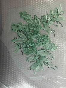 1件装饰蕾丝花卉刺绣贴花和网纱设计，立体花卉刺绣，热销钻石亮片珠饰面料贴花蕾丝花朵，DIY手工贴花服装装饰配件。 - 多色 - 查看 8