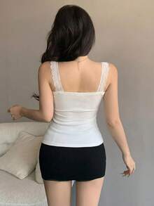 DAZY 蕾丝拼接蝴蝶结装饰修身吊带背心（女士款） - 白色 - 查看 8
