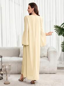 Al Najma Vestido feminino elegante de estilo árabe com apliques em patchwork, manga flare e fenda. - Amarelo - Ver 2