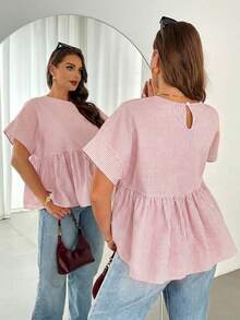 SHEIN Essnce 大码女装春夏时尚宽松休闲舒适日常修身蓝白条纹短袖娃娃衫，工作上衣，女士衬衫，曲线可爱上衣 - 淺粉色 - 查看 1