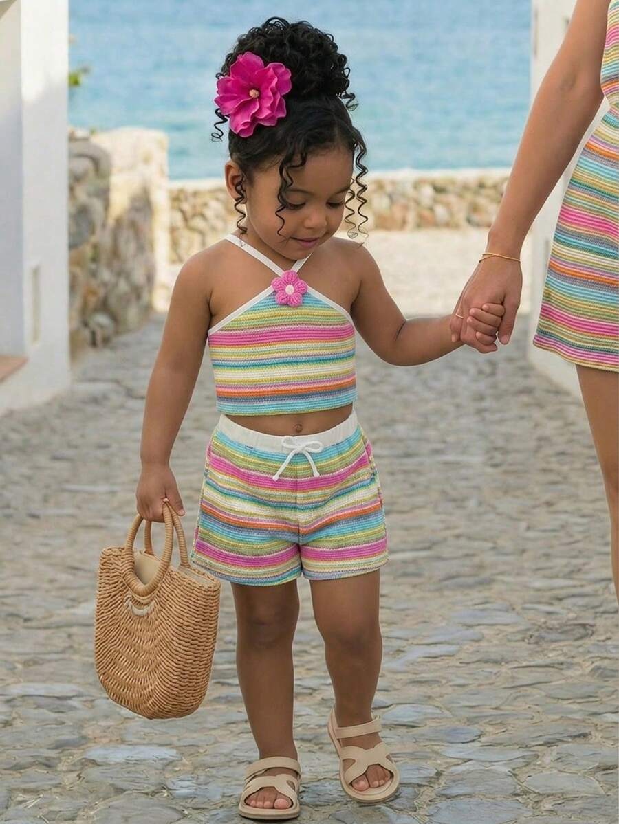 SHEIN Baby Mädchen Sommer Urlaub Lässig Strick Bunt Gestreift Blumen Muster Trägerhemd und Shorts Set mit Gummibund - Verschiedenfarbig - Übersicht 1
