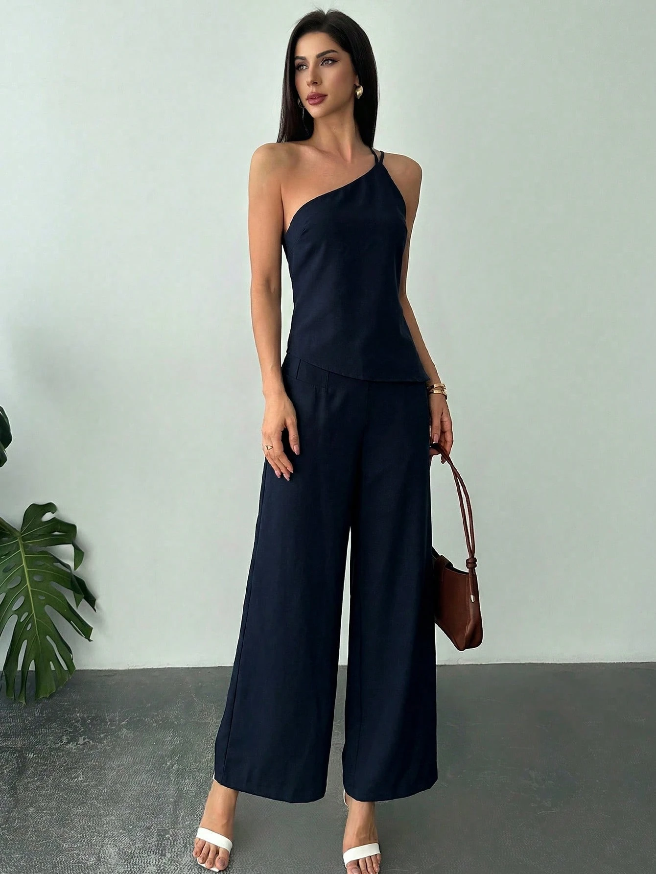 Conjunto feminino de 2 peças Firerie em linho damasco com top assimétrico e calça de cintura alta