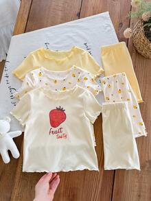 SHEIN LMoss Kids 女婴可爱卡通草莓图案荷叶边圆领短袖短裤柔软针织睡衣套装，6件套夏季 - 芥末黃 - 查看 3