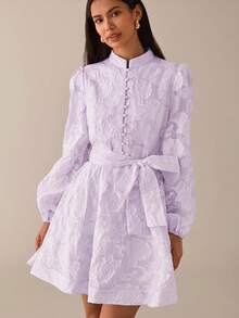 Lilora Đầm ngắn nữ cao cấp, thanh lịch, chất liệu jacquard mềm mại, cổ đứng, eo thắt, dáng chữ A rộng, cài cúc phía trước, tay phồng kiểu đèn lồng, thích hợp cho mùa xuân/hè. Đầm màu kem, phong cách Victoria cổ điển, phong cách Pháp, màu trắng ngà, phong cách thành thị. - Màu tím - Xem 8