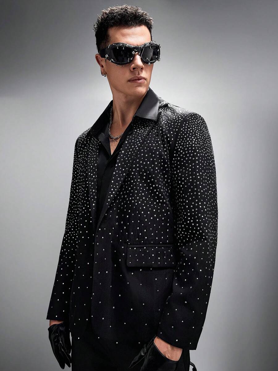 Zorclune 男士商务休闲水钻装饰单排扣西装外套,翻领设计增添时尚感和层次感,适合通勤、商务、派对和正式场合。送给男友或丈夫的绝佳礼物,情人节、盛大派对、周末旅行、户外活动、探险旅行、轻松的工作环境或半正式场合的理想之选。也是送给男友/丈夫的周年纪念/生日礼物,适合派对、暑假、新年、婚礼、情人节等各种场合。 - 黑色 - 查看 1