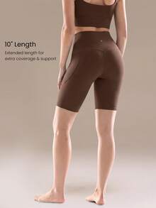 GLOWMODE Celana Pendek Biker FeatherFit™ Flex 10" dengan Kantong Samping, Cocok untuk Yoga, Pilates, dan Aktivitas Harian dengan Dampak Rendah - Coklat - View 2