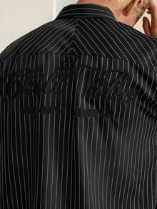 SWAVVY Kemeja Pria Ukuran Standar Kasual Lengan Pendek Bergaris Biru & Putih dengan Bordir Teks Bahasa Inggris Bermotif Bunga - Hitam - View 7