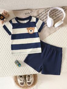 SHEIN Playful Pals 2件組男嬰套裝 卡通熊飾短袖上衣與短褲 羅紋面料 夏季海灘深藍色休閒可愛男嬰套裝 - 彩色 - 查看 4