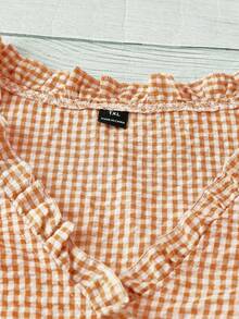 SHEIN LUNE CURVE Plus Size Women's Classic Plaid Textured V-Neck Ruffle Trim Petal Sleeve Fitted Casual Regular Blouse - Orange - View 4