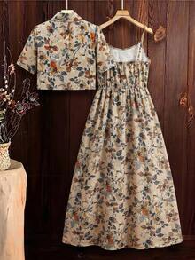 SHEIN Clasi Bộ đồ 2 món gồm áo hai dây và áo khoác in hoa dành cho nữ, thích hợp cho kỳ nghỉ hè. - Màu be - Xem 2