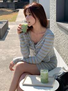 DAZY Bộ đồ nữ gồm áo khoác cardigan dài tay kẻ sọc và váy hai dây, kiểu dáng thường ngày. - Màu xanh lam - Xem 8
