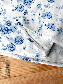 EMERY ROSE Blue Floral Ditsy Print Minimalist Artistic Style V-Neck Plus Size Blouse - Multicolor - View 3