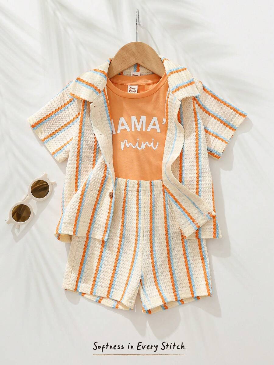 Cozy Pixies Bộ 3 món mùa hè năng động, dễ thương, áo sơ mi kẻ sọc vàng, áo phông in tiếng Anh và quần short xanh dương, bộ áo thun ngộ nghĩnh cho bé trai. - trái cam - Xem 1