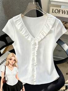 GlowEve CURVE Blusa feminina plus size de verão exclusiva com decote em V e babados, em malha de seda gelada, manga curta e design diferenciado. - Branco - Ver 3