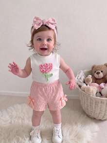 SHEIN Baby Mädchen süß niedlich 3D Blumen Dekor Rundhals T-Shirt und bestickte Schleife Shorts Set - Pink - Übersicht 1