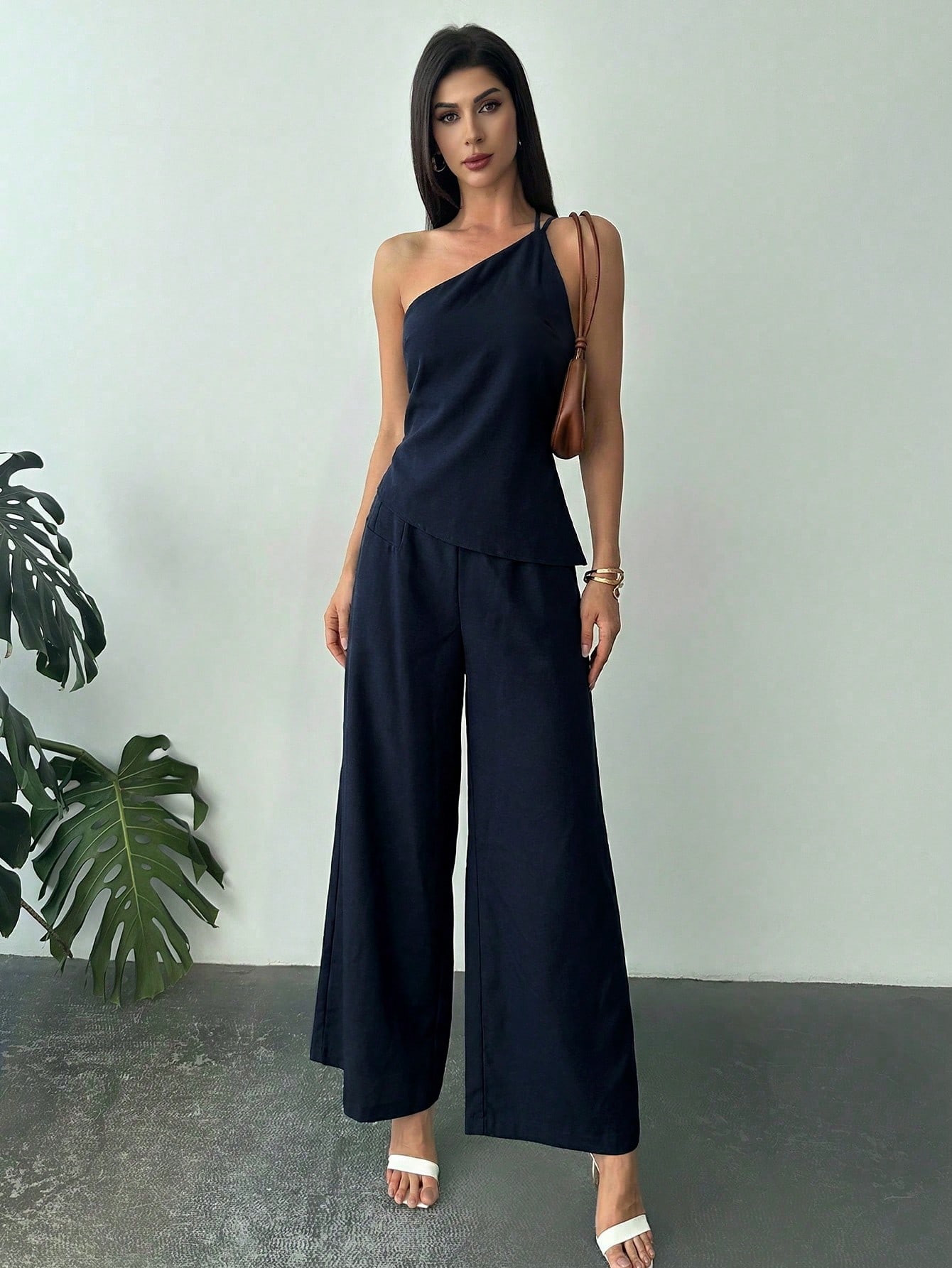 Conjunto feminino de 2 peças Firerie em linho damasco com top assimétrico e calça de cintura alta