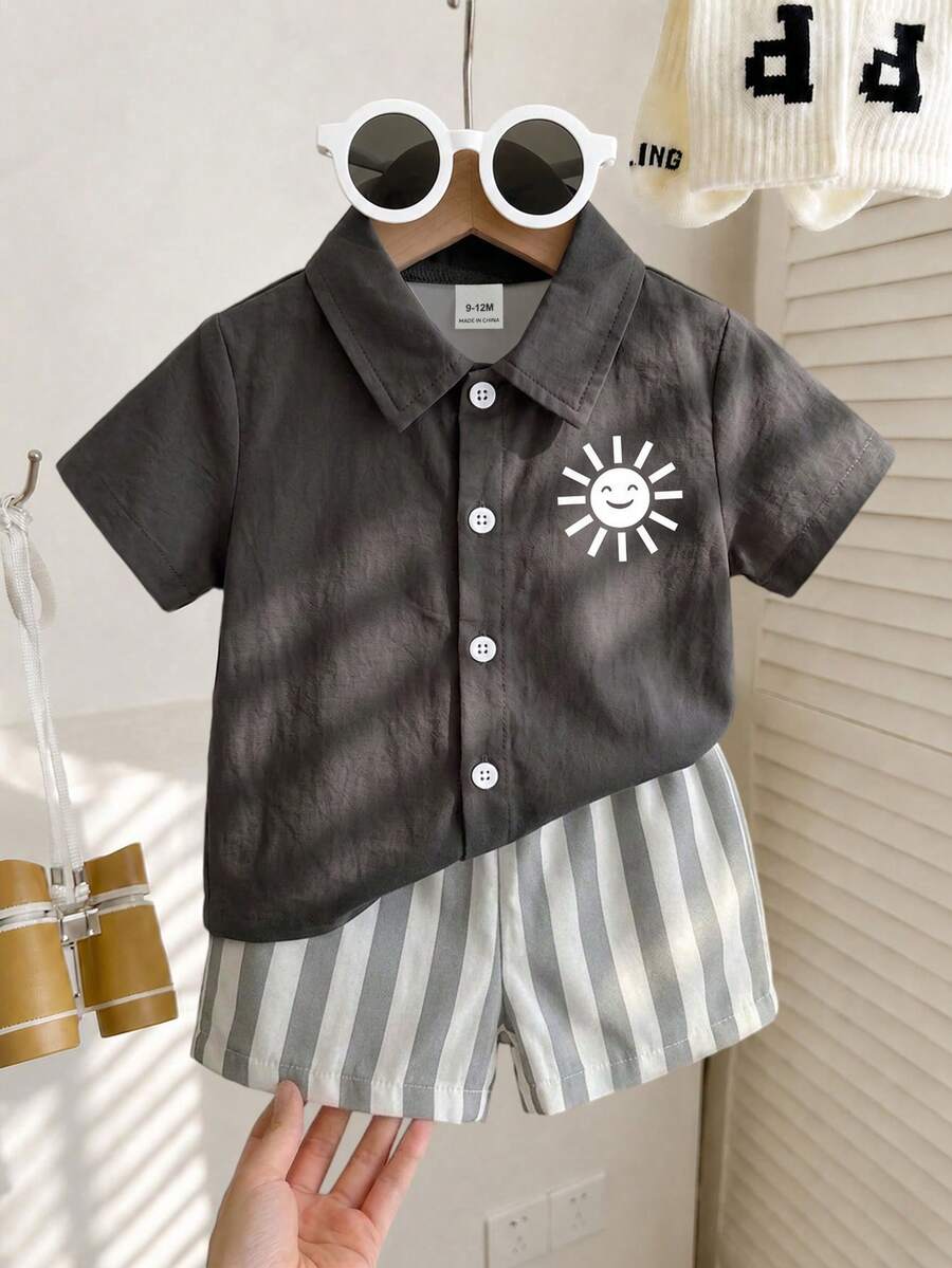 SHEIN Playful Pals 2件/套 嬰兒男童深灰色太陽印花短袖按扣前開衫上衣 & 條紋短褲 幼兒夏季休閒海灘套裝 6個月-3歲 - 彩色 - 查看 1
