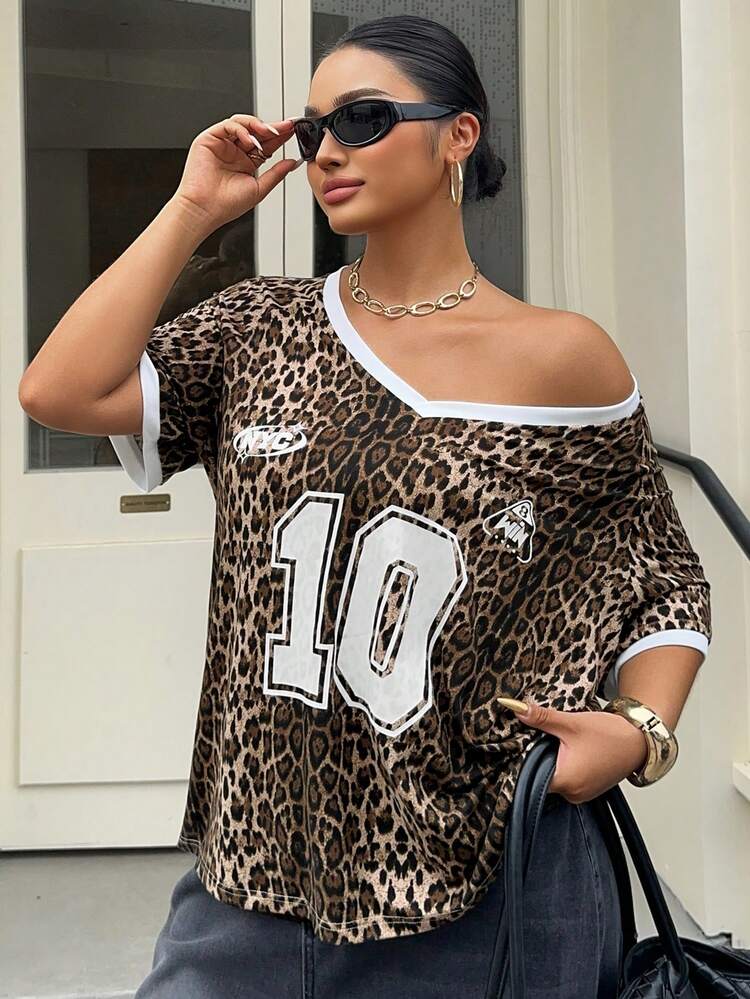 Dazy Plus Contrast Color Patchwork V-Neck Off Shoulder Blogger Casual Street Style Letter & Leopard Print Floral Plus Size Women Short Sleeve Brown T-Shirt, Spring/Summer