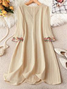 SHEIN LUNE Plus Size Women Floral Applique Casual Daily Dress Fall - Apricot - View 2