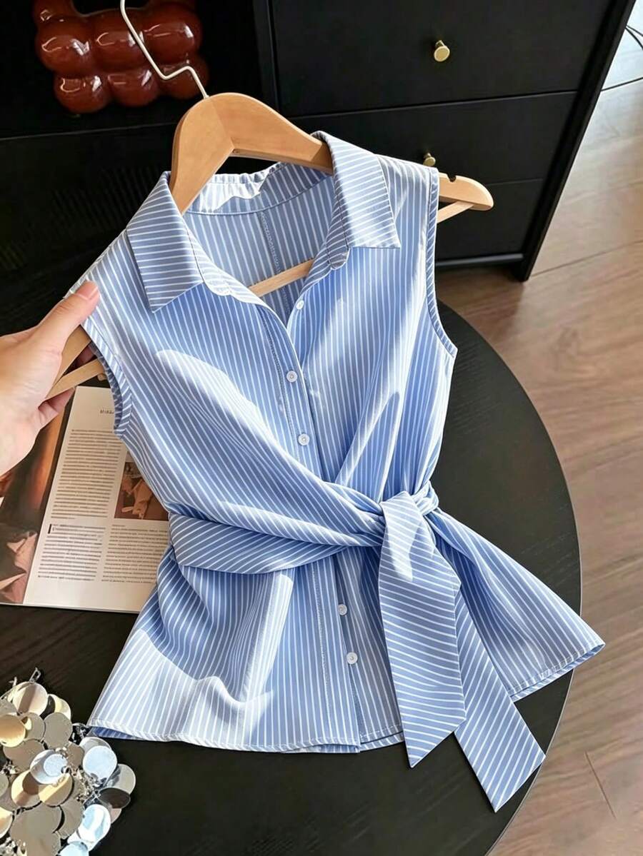 SHEIN Franclia 女士夏季衬衫，翻领，无袖，前襟纽扣，收腰设计，白色底蓝色条纹梭织面料，宽松版型，适合日常、通勤、度假等多种场合。 - 藍色 - 查看 1