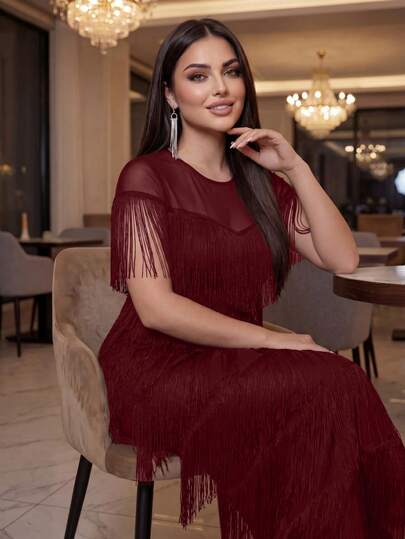 SHEIN Lady CURVE Váy dài tay ngắn cổ tròn dệt kim màu đen dáng rộng tua rua lưới tương phản mùa xuân và mùa thu và mùa đông thanh lịch, kín đáo, tiệc cưới ngày lễ tình nhân, tiệc cocktail, hòa nhạc