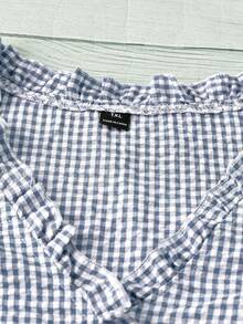 SHEIN LUNE CURVE Áo kiểu nữ cỡ lớn cổ điển kẻ caro, chất liệu vải dệt, cổ chữ V, tay cánh hoa, viền bèo nhún, dáng ôm vừa vặn, kiểu dáng thường ngày. - Màu xanh lam - Xem 6