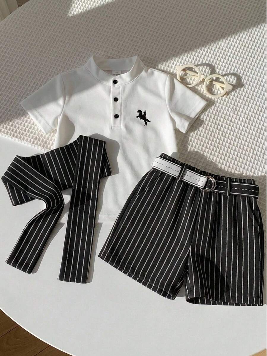 SHEIN 3件套男童舒适休闲百搭时尚简约风短袖T恤/Polo衫，白色条纹披肩，白色短裤/长裤和腰带，适合室内、室外、日常穿着、运动、玩耍、派对、拍照、度假、婚礼、春夏等场合。