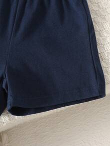 SHEIN Playful Pals 2件組男嬰套裝 卡通熊飾短袖上衣與短褲 羅紋面料 夏季海灘深藍色休閒可愛男嬰套裝 - 彩色 - 查看 7