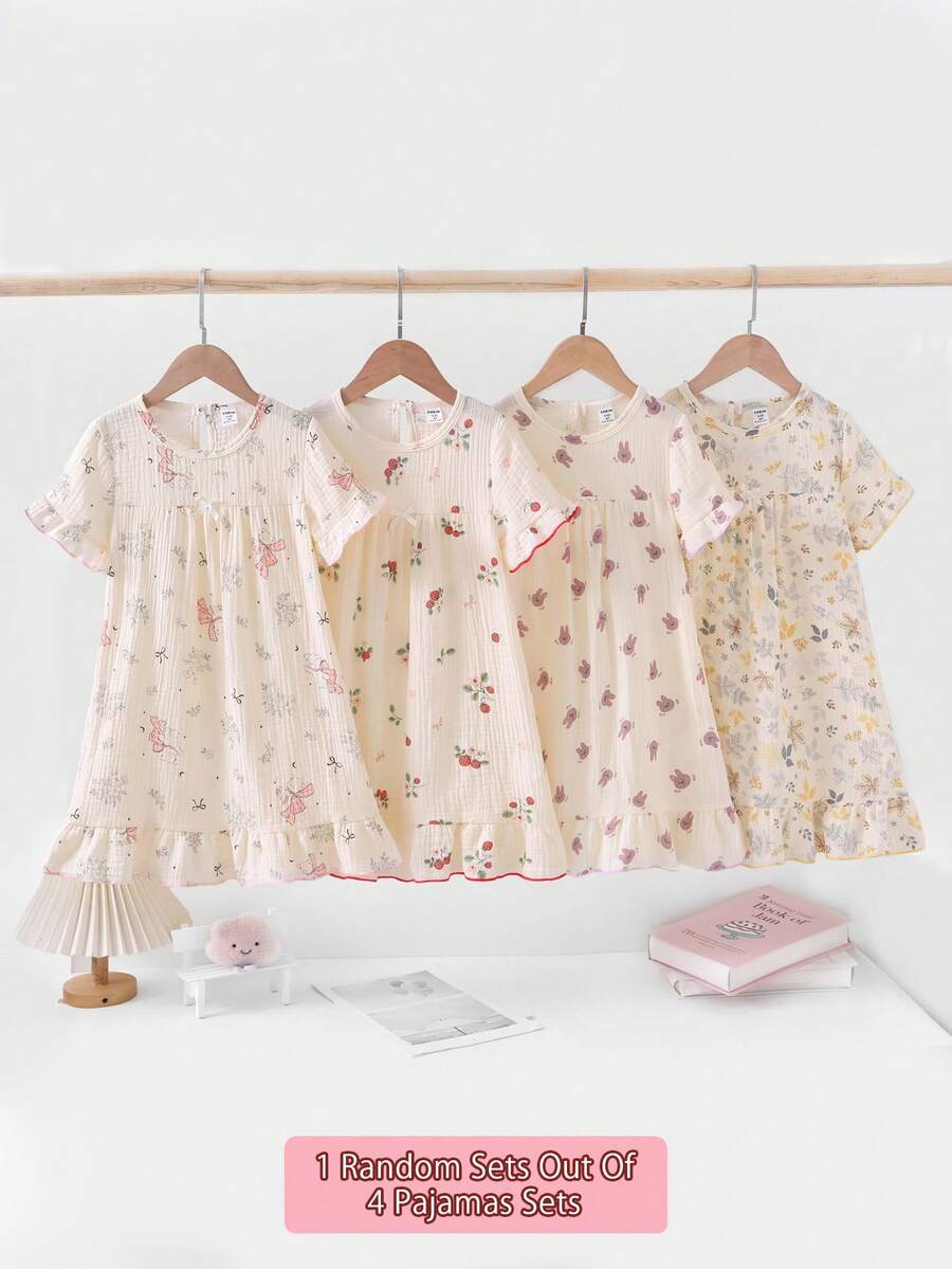 Áo ngủ cotton cho bé gái, màu trắng, cổ tròn, cài nút phía sau, viền bèo nhún ở cổ tay và gấu áo, 4 họa tiết khác nhau: hoa, gấu, nơ, thỏ dâu tây, hộp quà bất ngờ giao hàng ngẫu nhiên - Nhiều màu - Xem 1