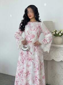 Yasmyna Abito lungo a maniche lunghe con stampa digitale intrecciata rosa, con bordo in pizzo bianco, silhouette a vita stretta e linea ad A, elegante stile romantico arabo, adatto per primavera/estate - Rosa - Visualizzare 5