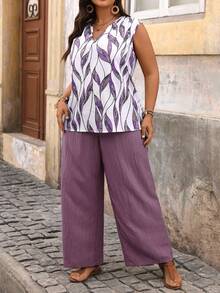SHEIN VCAY Plus Size Vacation Solid Color V-Neck Shirt And Floral Leg Pants 2 Pieces Set - Multicolor - View 4