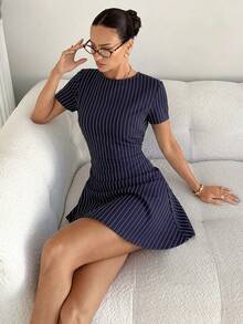 Siren Gaze Đầm sọc thanh lịch sang trọng màu xanh navy cổ tròn tay ngắn dáng mini ôm body chữ A trang phục mùa hè mùa đông phong cách công sở influencer tiệc tùng - Màu xanh hải quân - Xem 4