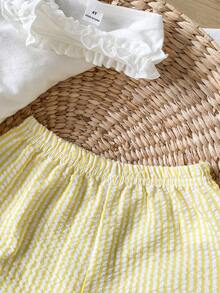 SHEIN Playful Pals Setelan Atasan Camisole Rajut Jacquard Warna Gading dengan Hiasan Ruffle dan Celana Pendek Warna Pink dengan Hiasan Ruffle untuk Anak Perempuan (Ukuran Kecil), Pakaian Musim Panas Bayi yang Lucu dan Menggemaskan - Kuning - View 7