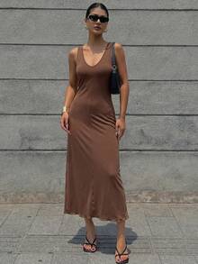 DAZY Europäischer und amerikanischer Stil, neues hochwertiges Figurformende Rüschen-Taille Neckholder Bodycon Kleid für Frauen, geeignet für Frühling und Sommer - Kaffeebraun - Übersicht 1