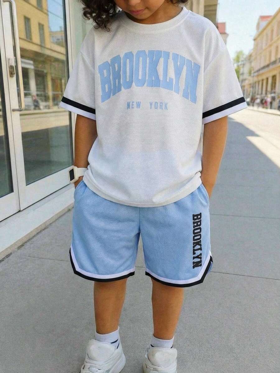 SHEIN 2 peças/Conjunto Camiseta de Manga Curta de Gola Redonda e Shorts de Esportes Casuais com Estampa de Letra para Meninos Pré-adolescentes - Azul - Visão 1